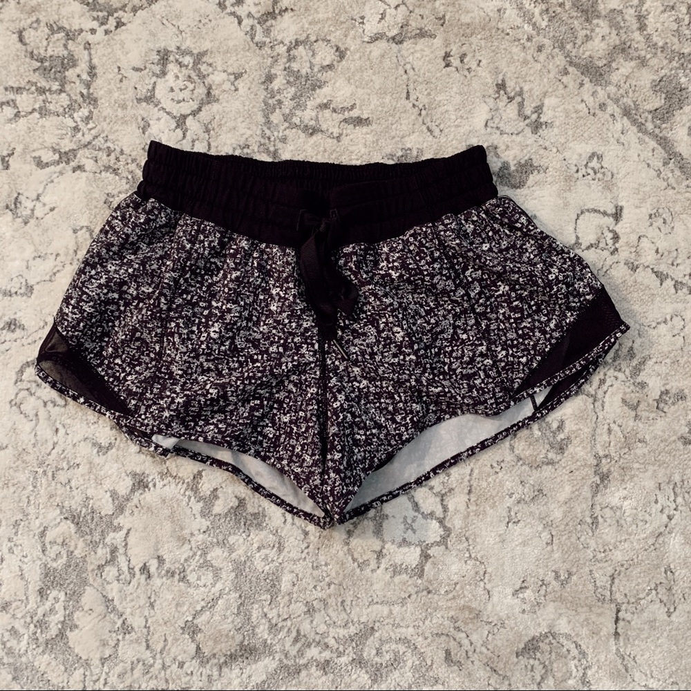 Lululemon Hotty Hot Short